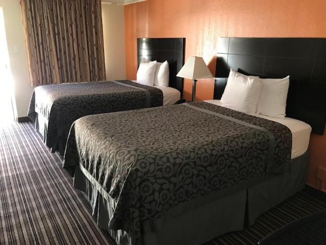 Days Inn By Wyndham Jacksonville Baymeadows Екстериор снимка
