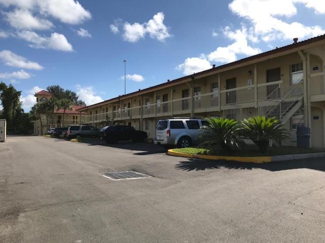 Days Inn By Wyndham Jacksonville Baymeadows Екстериор снимка
