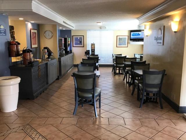 Days Inn By Wyndham Jacksonville Baymeadows Екстериор снимка